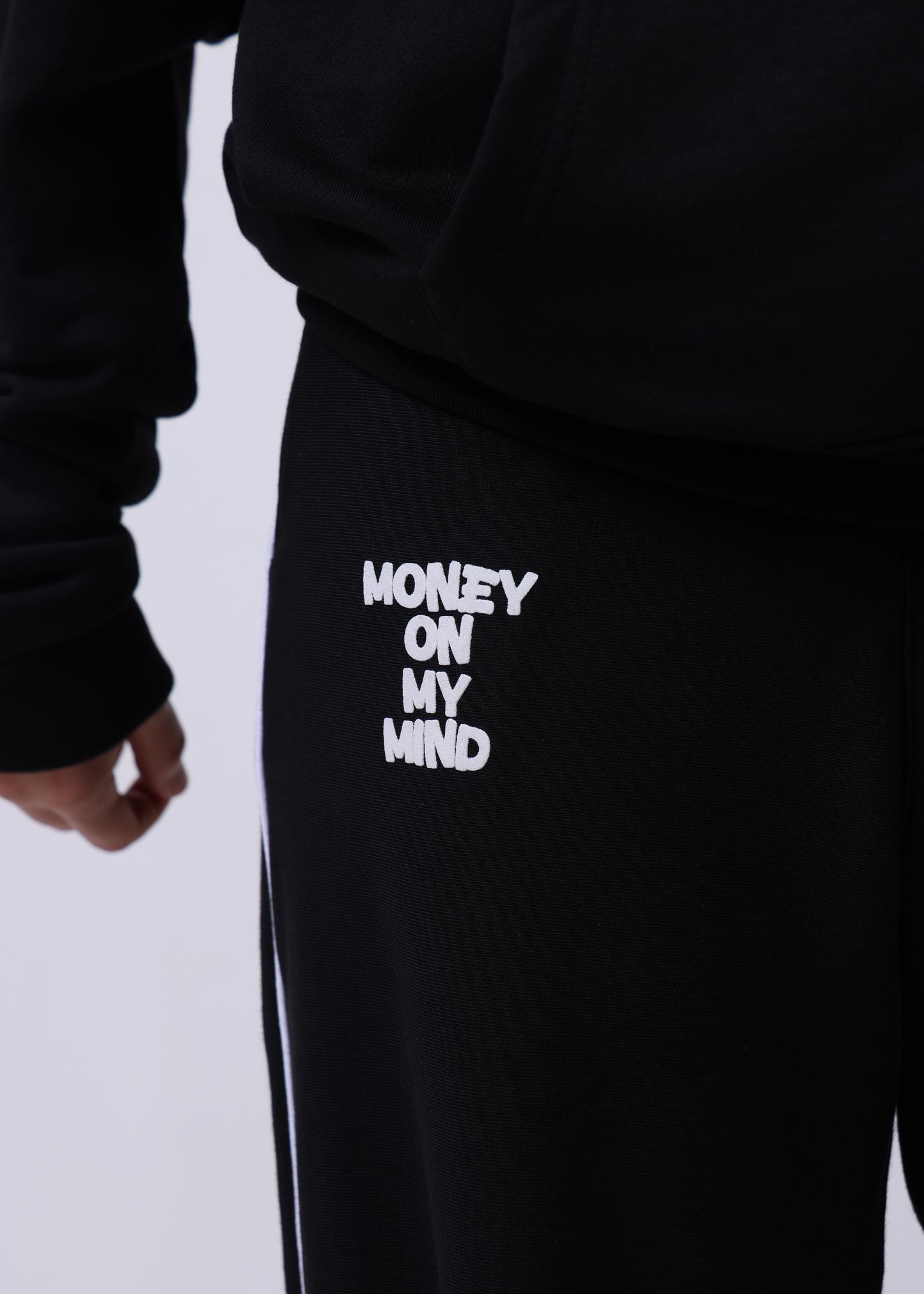 Ensemble Kaws Pantalon et Sweat avec capuche zip Edition limitée ( Noir )